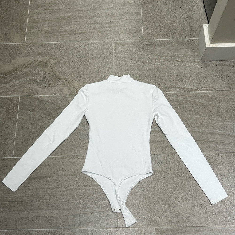 Aritzia Turtleneck bodysuit XS